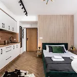 Novanest - Kalwaryjska - By Upstairs Апартаменты Краков